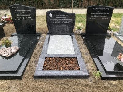 Goedkope grafstenen en monumenten .